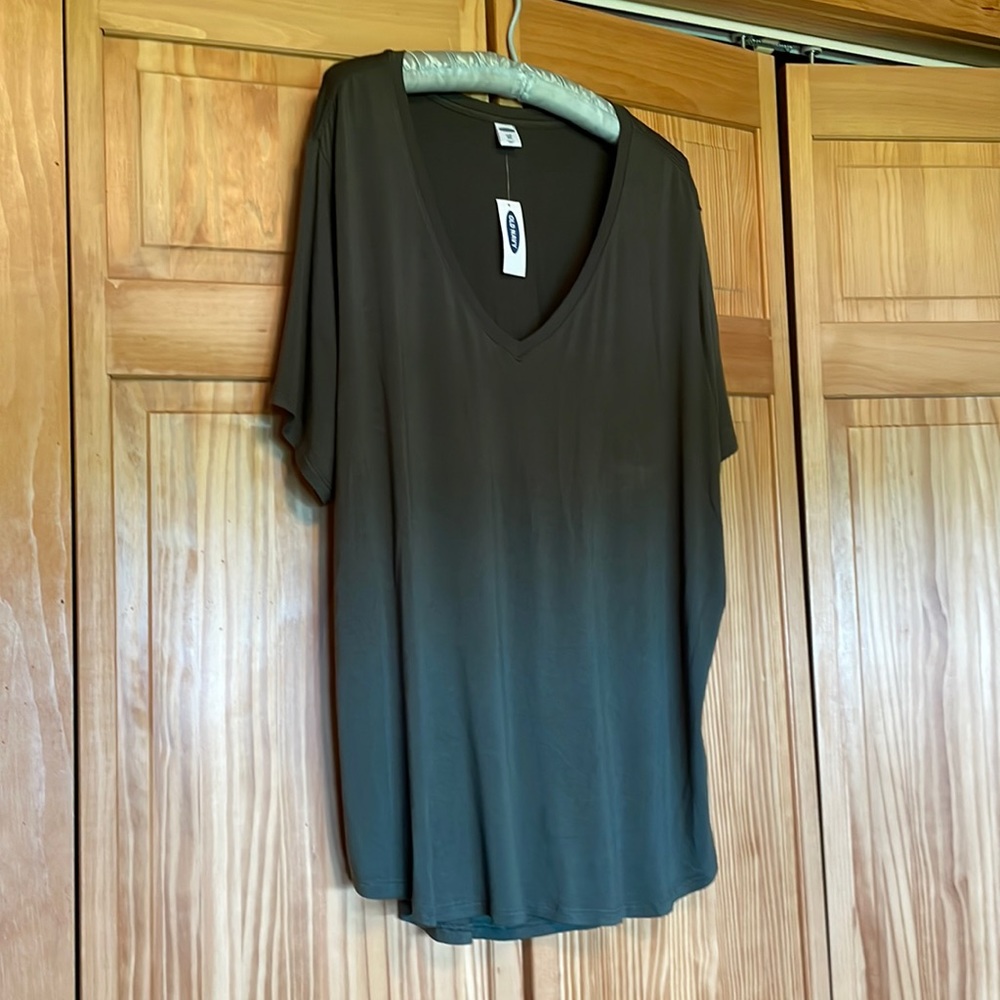 Green short sleeve shirt